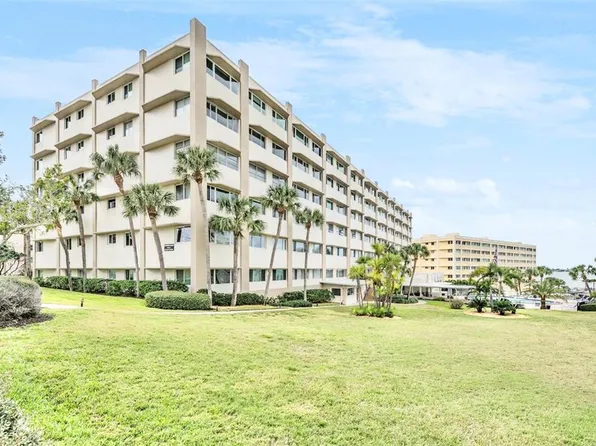 100 Bluff View Dr APT 103A, Belleair Bluffs, FL 33770
