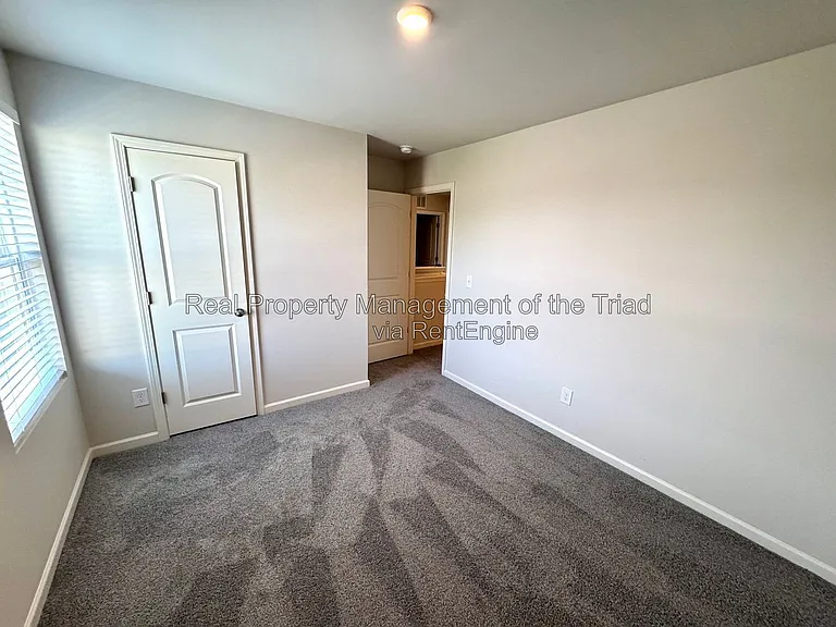 4104 Devonwood Ct — Photo 13