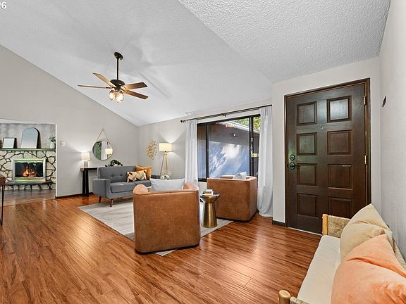 3rd image of 23520 NE Holladay Pl