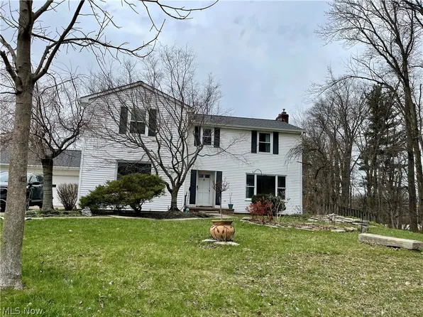 333 Parkway Dr, Berea, OH 44017