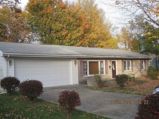 1st image of 301 E 1st St