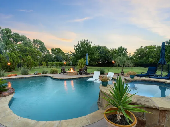 401 Regency Ct, Denton, TX 76210