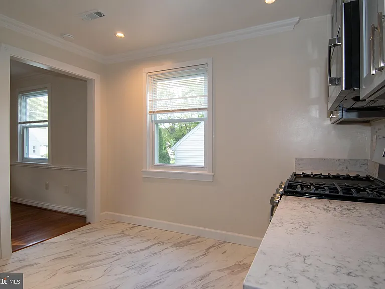 6733 Gouthier Rd — Photo 10