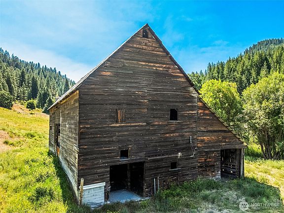 3rd image of 10495 Merry Canyon Road