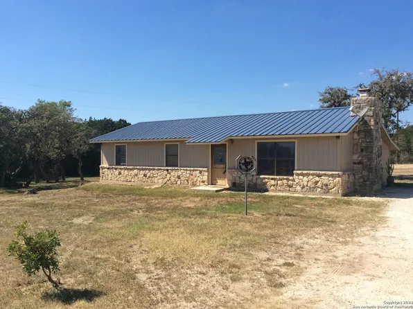 558 DEER FOREST DR, Pipe Creek, TX 78063
