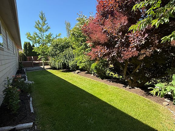 3rd image of 19841 Mosjon Cir NE