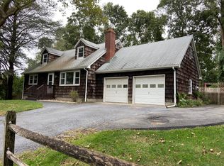 32 Cliff Rd W, Wading River, NY 11792