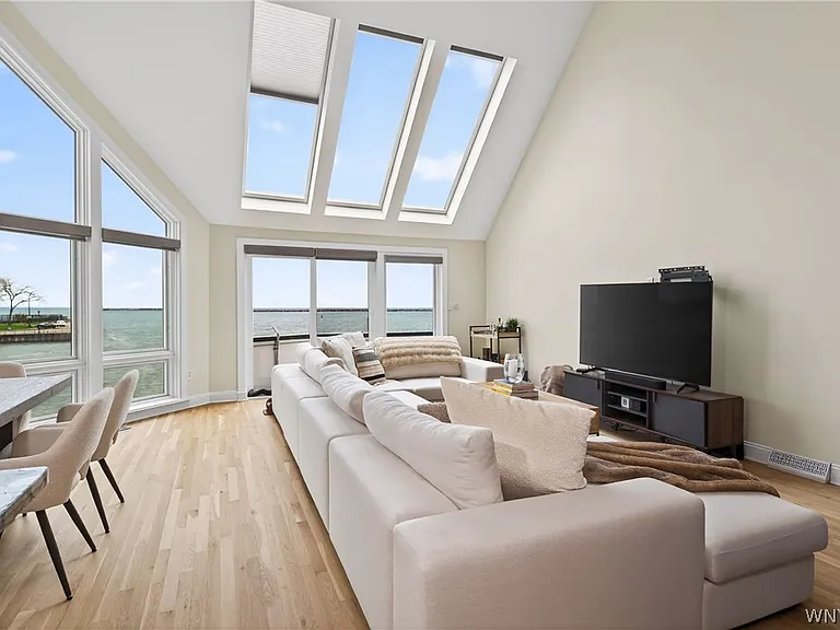 36 Harbour Pointe Cmn — Photo 6