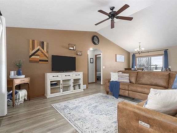 4th image of 1141 Birling Dr