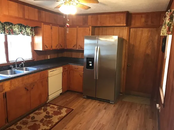 132 Laurel Dr, Cochran, GA 31014