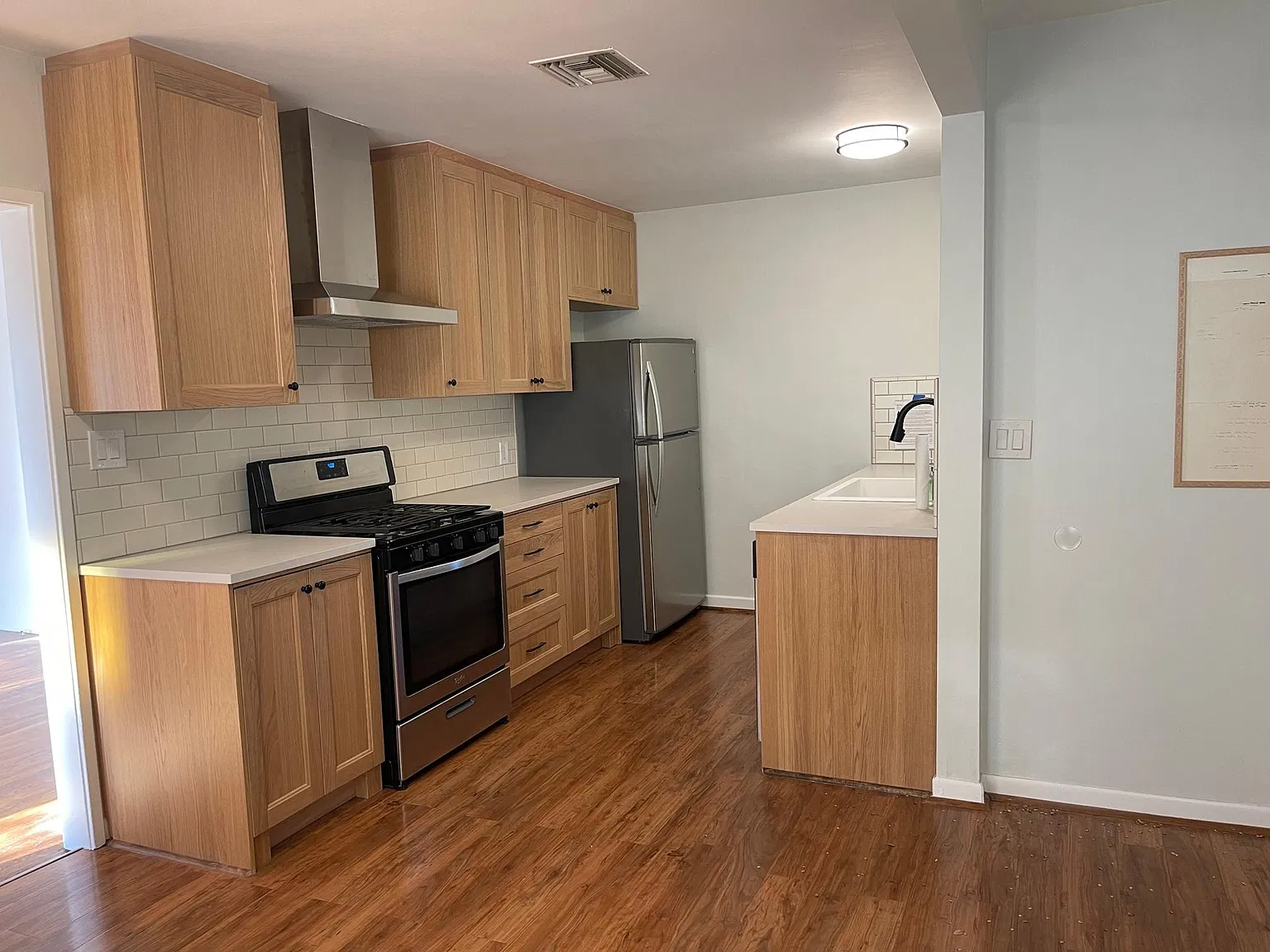3 bed, 1394 sqft, $4,900 — Photo 3