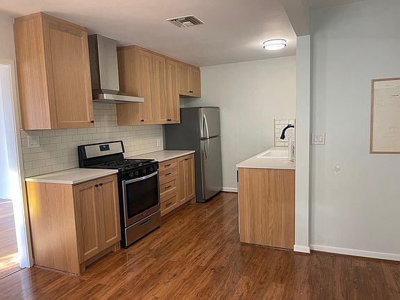 3rd image of 900 S Kenneth Rd