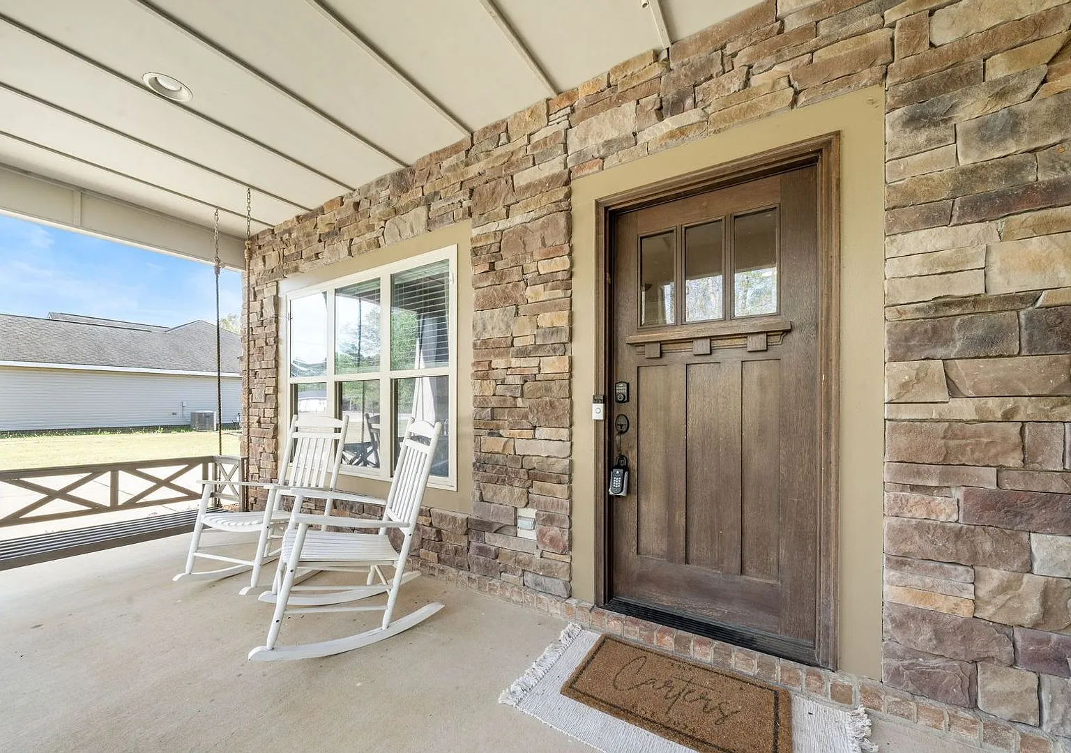 Spacious 4 Bed 4.5 Bath! Available July 15th! — Photo 4