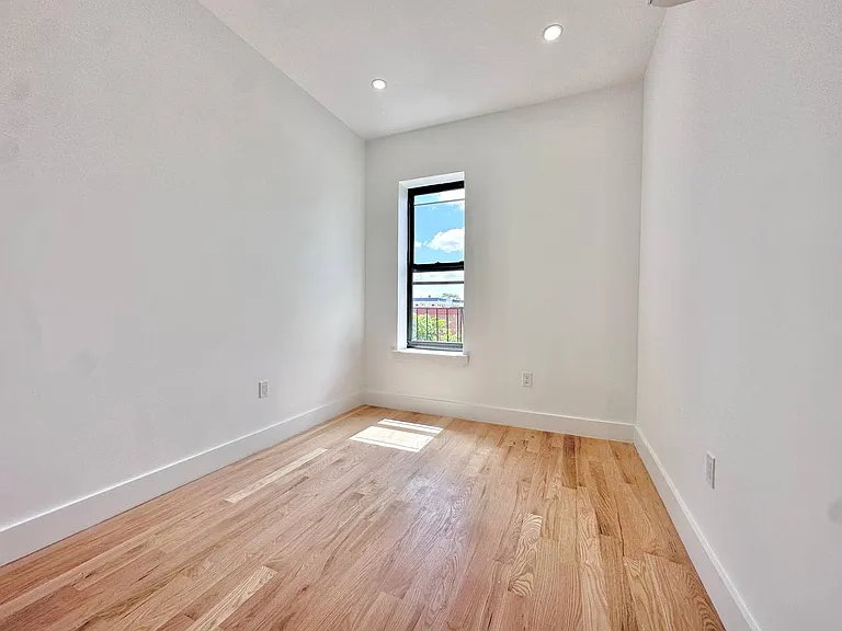 1518 Jefferson Ave #1R — Photo 5