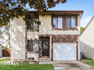 30W118 Maplewood Dr, Warrenville, IL 60555