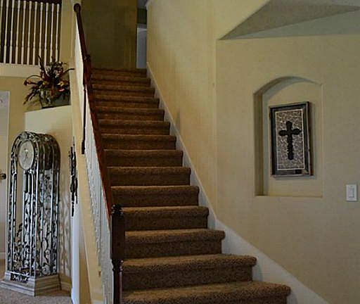 Very  pretty stair case.