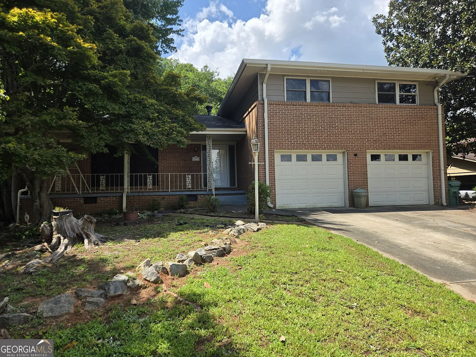 3 bed, 2.5 bath, 2318 sqft, $2,000 — Photo 1