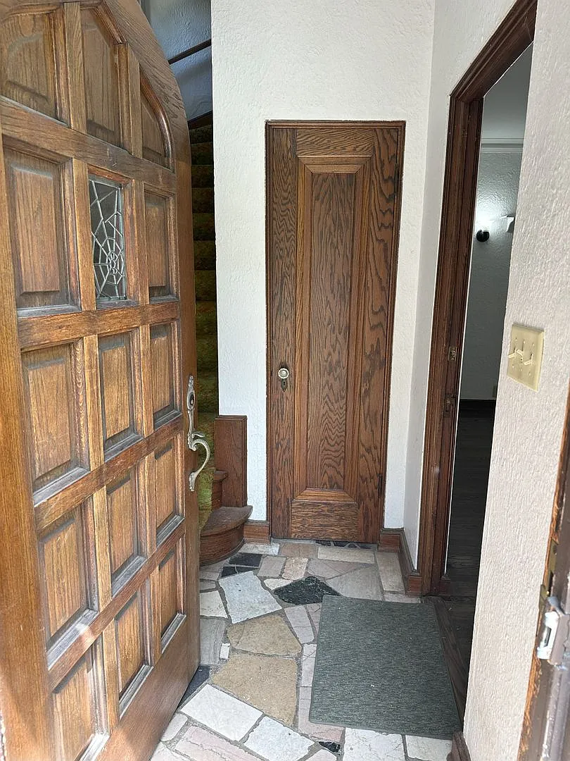 1328-1330 Martha Washington Dr — Photo 3