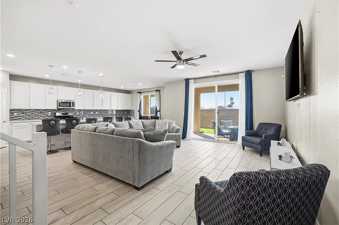 5 bed, 3.5 bath, 2642 sqft, $2,800 — Photo 4