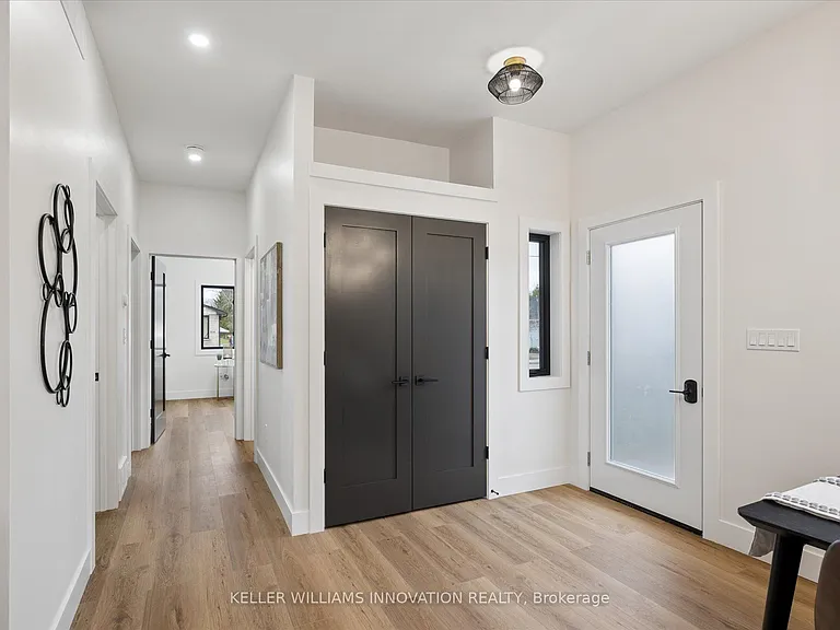 215 Winstanley St — Photo 6