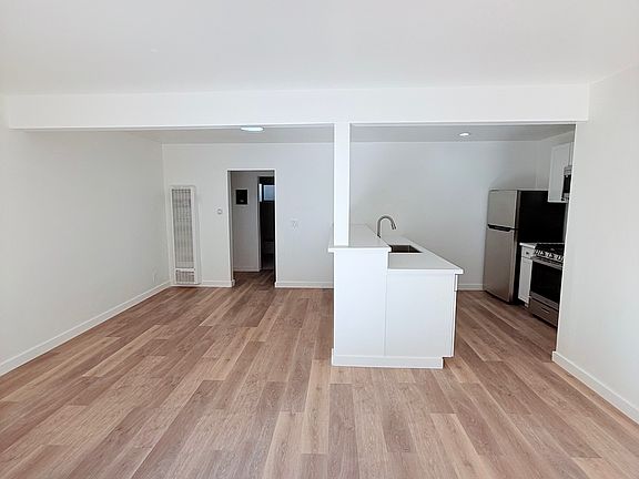 2nd image of 1625 Laguna St APT 3