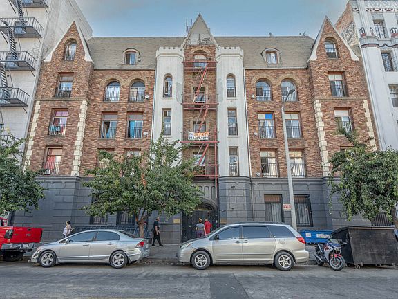 3rd image of 751 S Normandie Ave APT B5