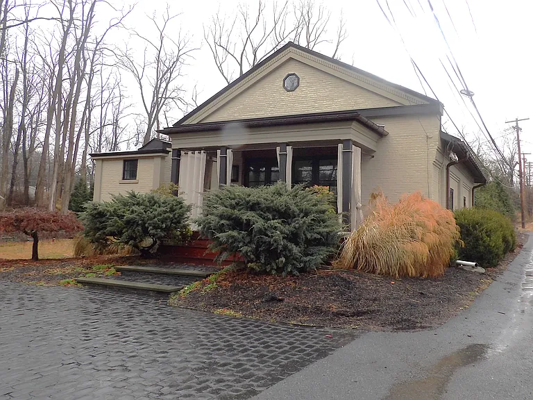 131 Montgomery St — Photo 1