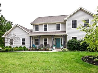 415 Ahrens Dr, Mukwonago, WI 53149