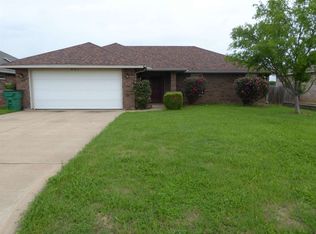 831 Huddleston Dr, Cache, OK 73527