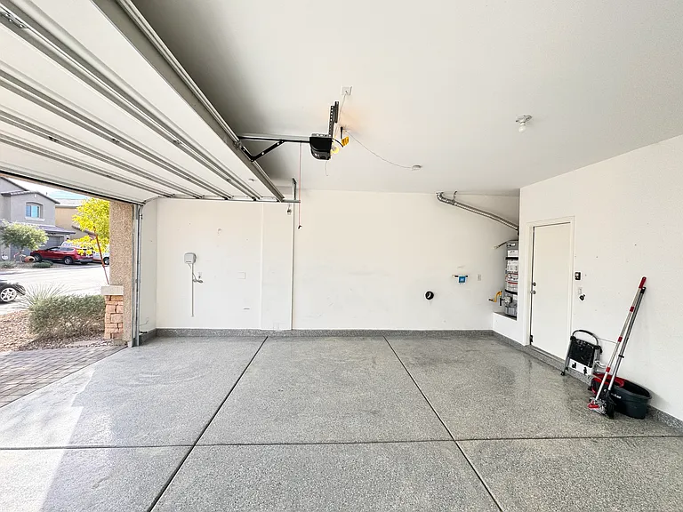 2711 Lindsey Springs St — Photo 4