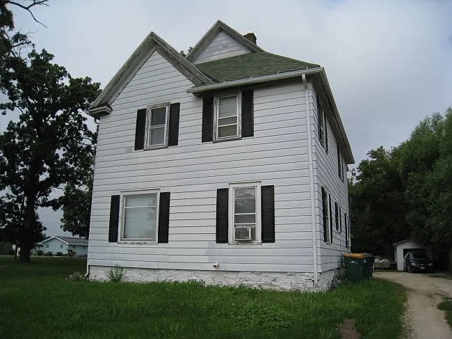 667 E Pioneer Rd photo 1