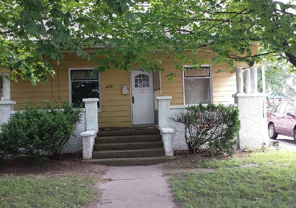 1st image of 215 Smith Ave