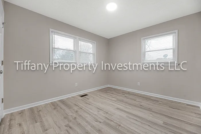 2331 Woodleaf Dr — Photo 10