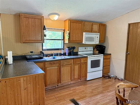 4th image of 27066 Hillsdale Ln