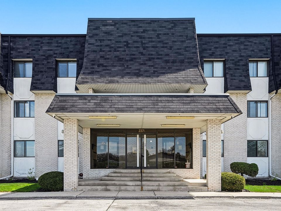 1st image of 2371 Deerpath Dr Unit 305