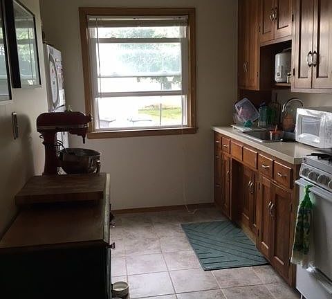 5th image of 812 W 35th St APT 4