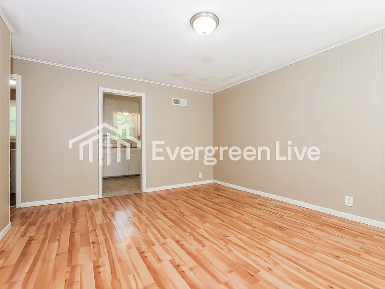 13128 Parker Ave — Photo 6