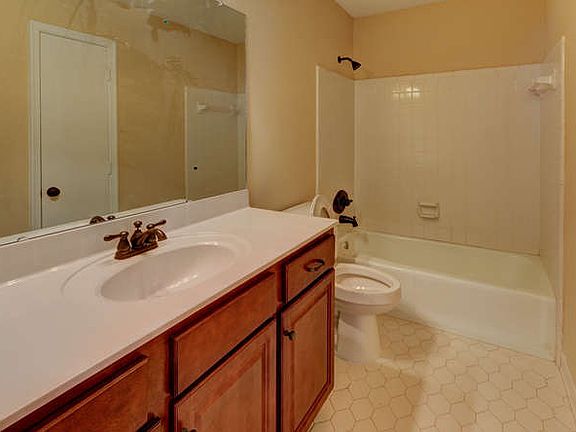 4th image of 2407 Cottage Pl