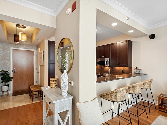 4th image of 600 N Lakeshore Dr #1410