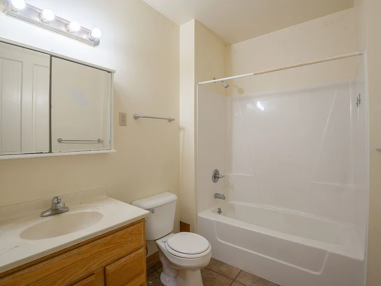 828 N Milwaukee St — Photo 10
