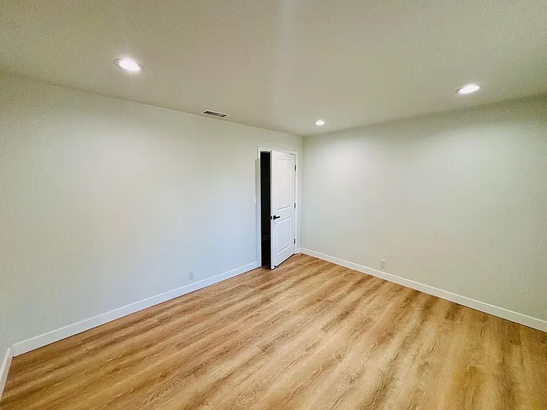 41725 22nd St W — Photo 10