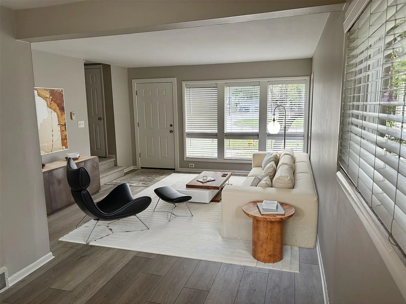 2 bed, 1.0 bath, 917 sqft, $1,875 — Photo 2