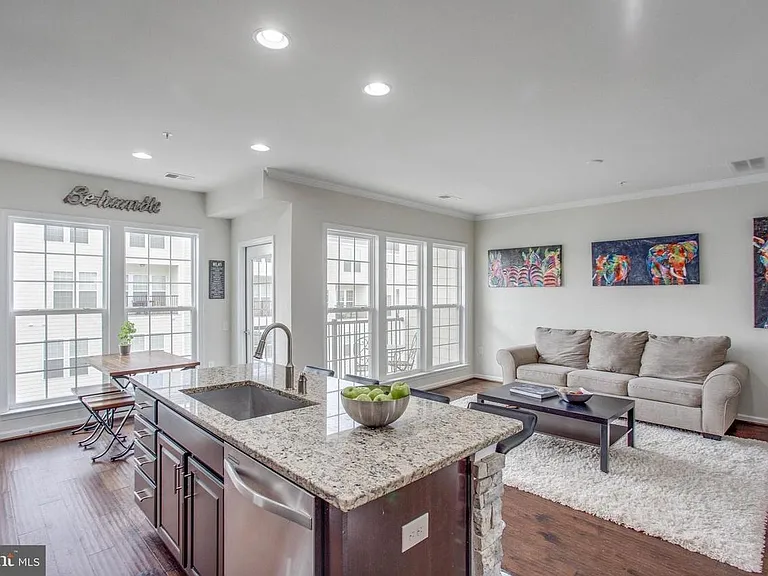 42707 Wardlaw Ter — Photo 10