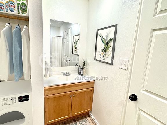4th image of 2123 E Broadway #2