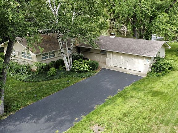 3rd image of 600 Woodland Dr