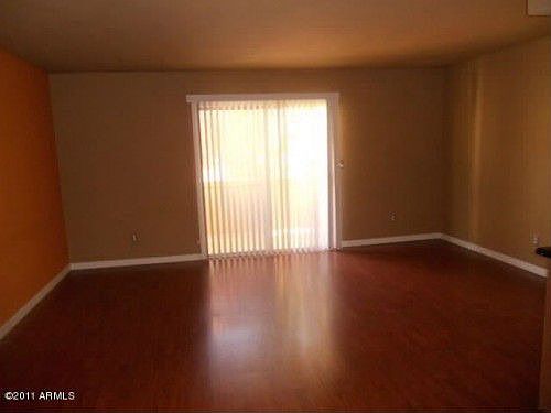 2nd image of 740 W Elm St Unit 231