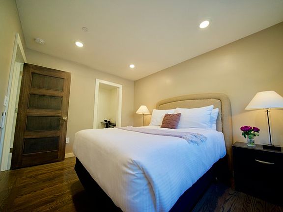 5th image of 675 University Dr APT 1