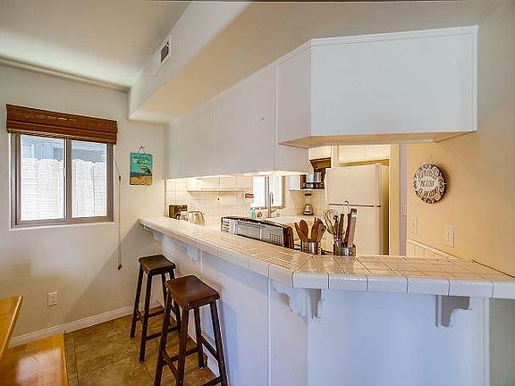 3rd image of 803-05 El Carmel Pl