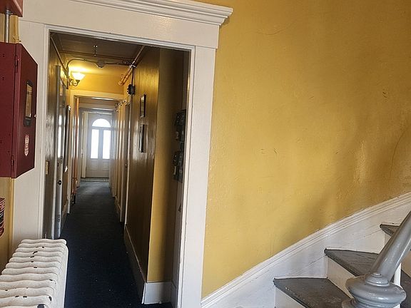 4th image of 192 Walnut St