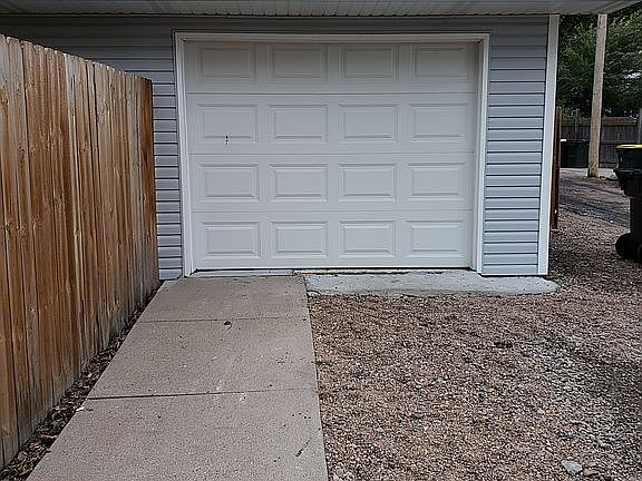 2nd image of 720 W 2nd St